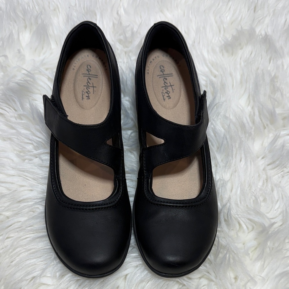 Clarks Black Leather Mary Jane Flats   8 1/2 Medium